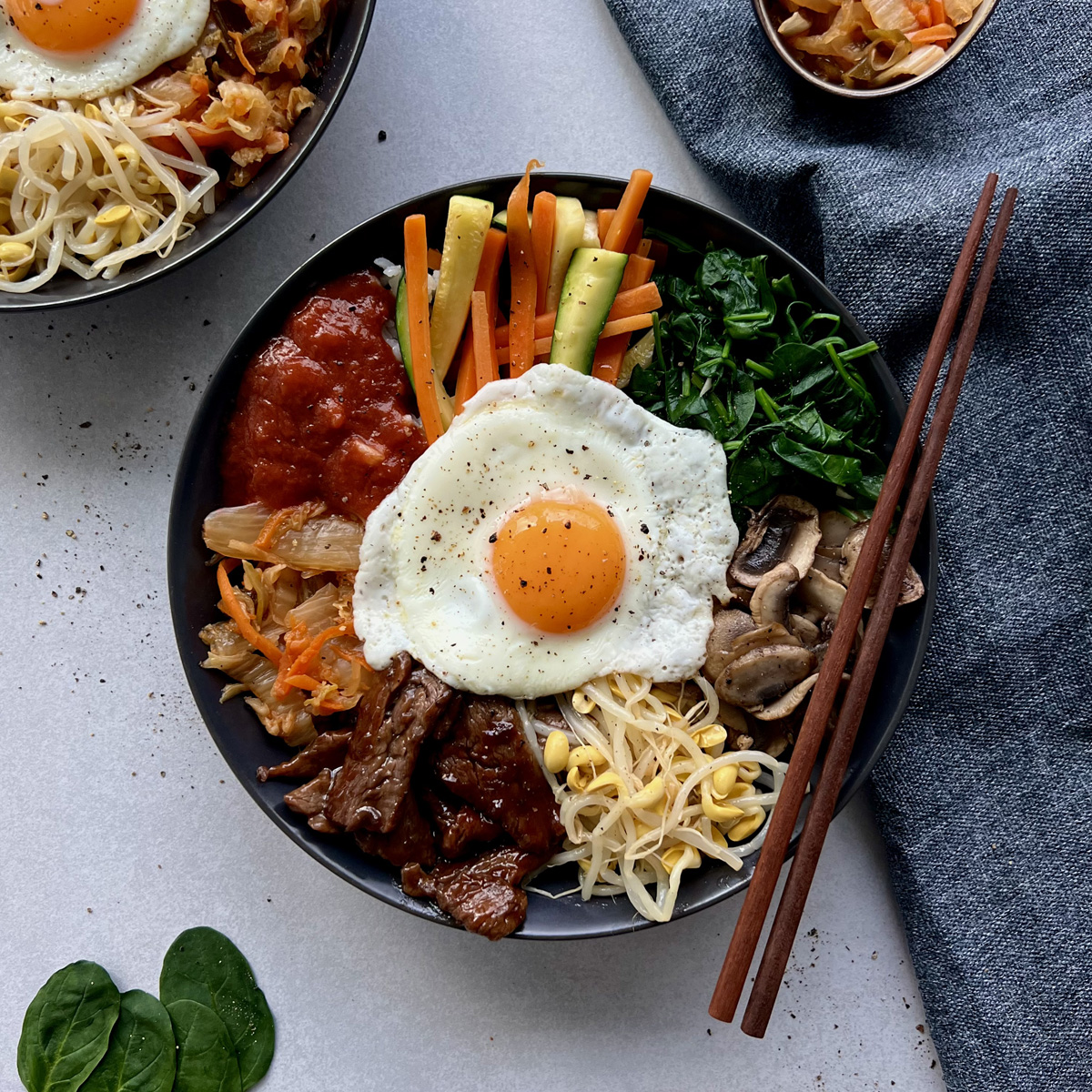 Bibimbap mit Kimchi Bibimbap mit Kimchi