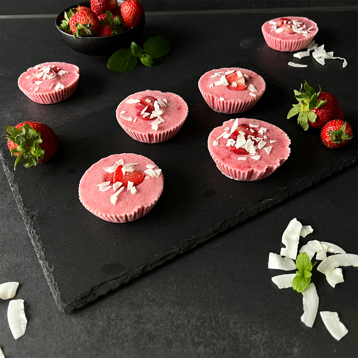Erdbeer Kokos Eismuffins