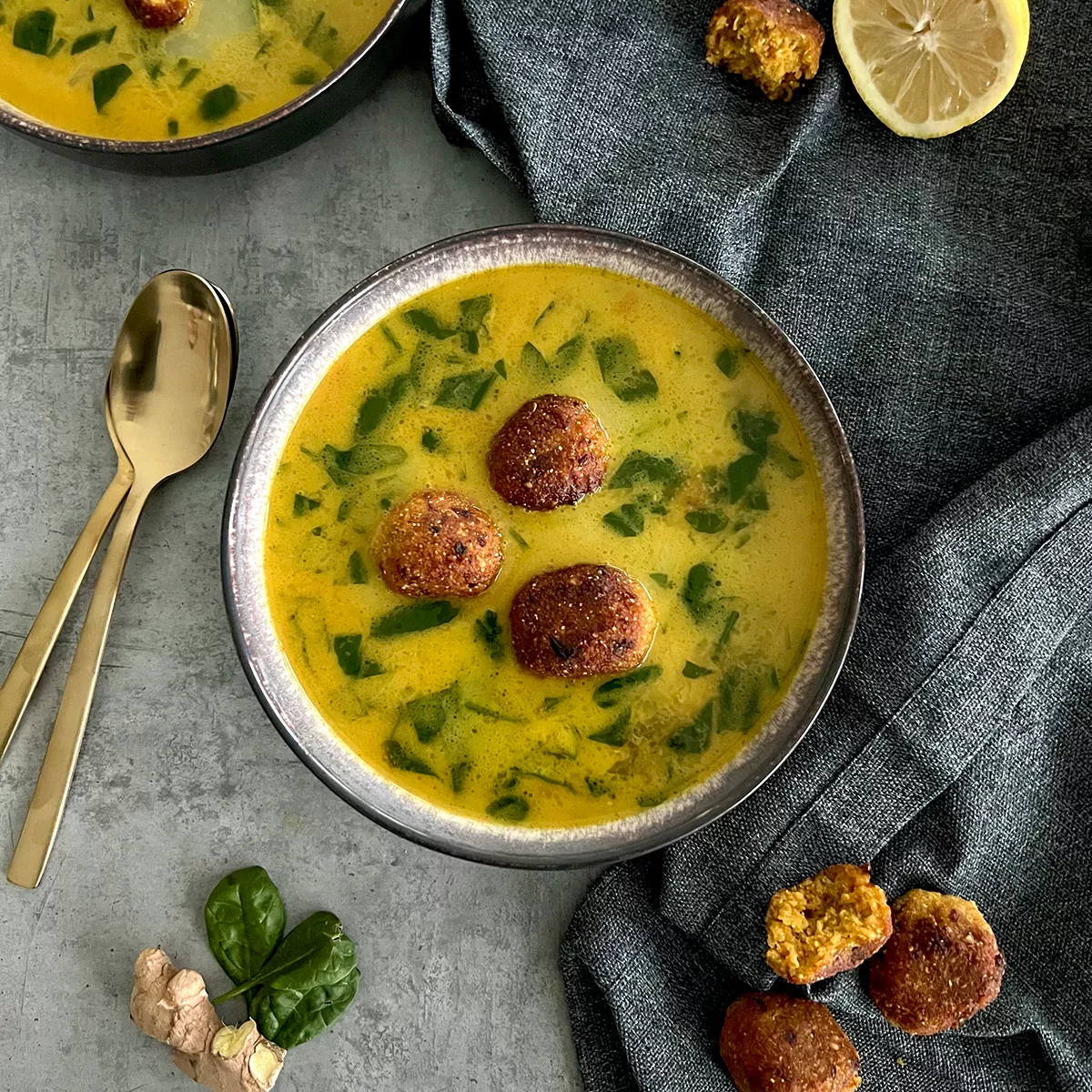 Currysuppe mit Falafel