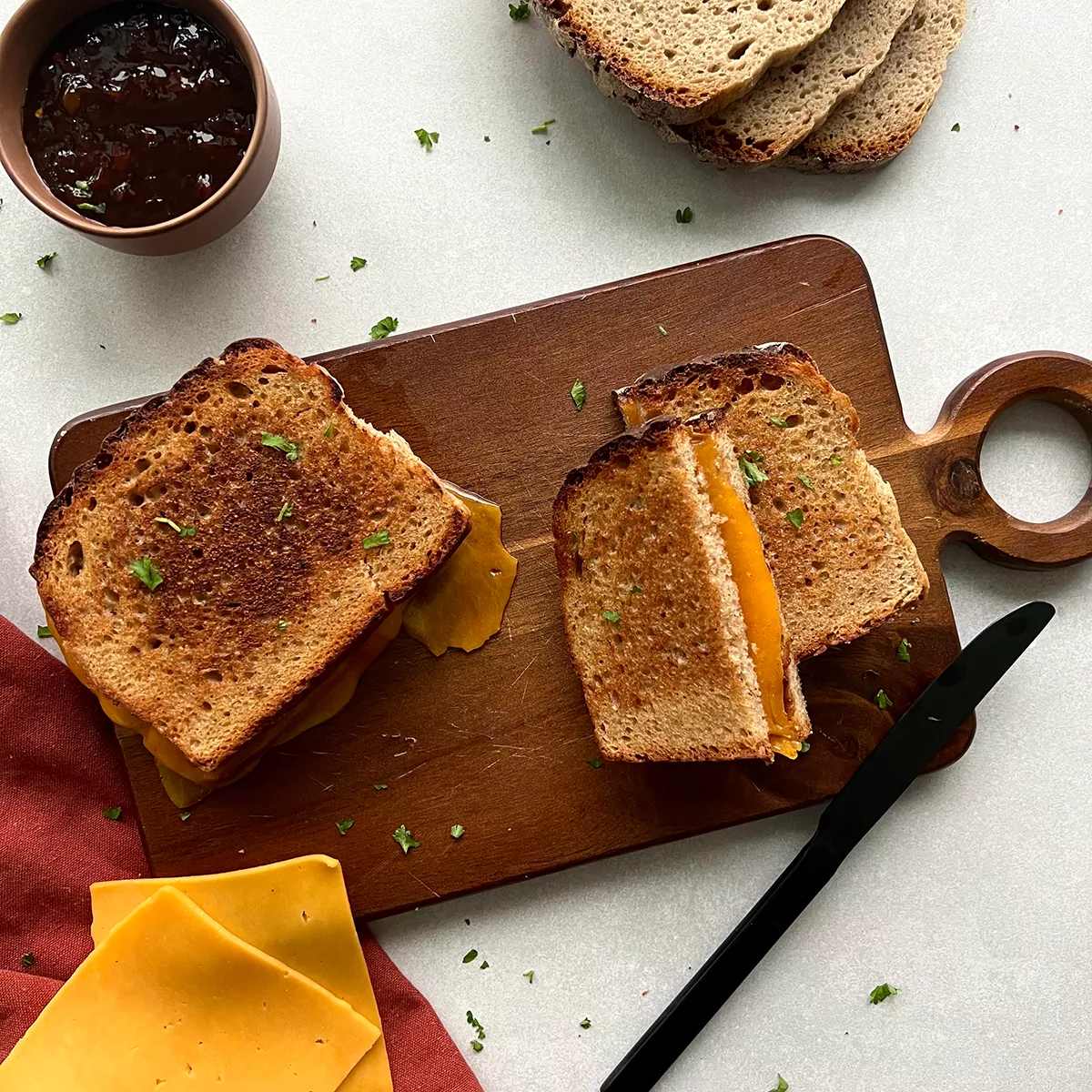 Fruchtiges Chutney-Grilled Cheese Sandwich