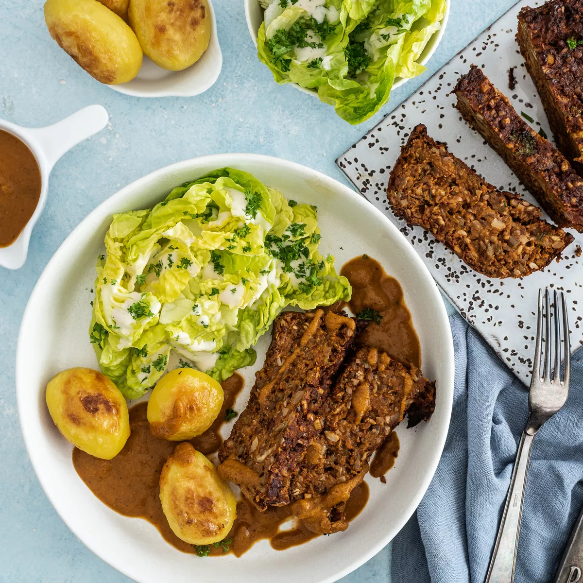 Hülsenfruchtbraten mit veganer Bratensauce