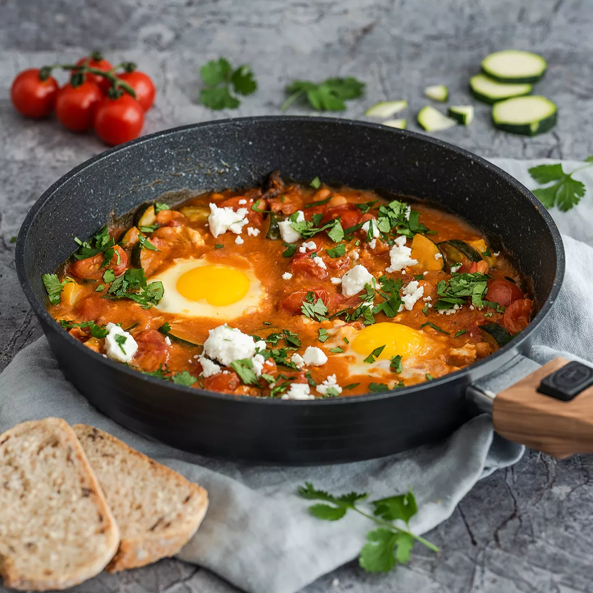 Schnelles Shakshuka mit Bohnen