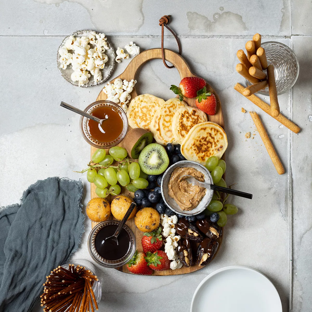 Süße Snackplatte mit Snickersdatteln